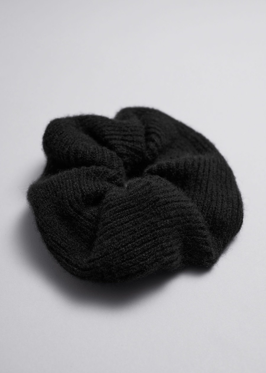 Accessoarer & Other Stories | Scrunchie I Kashmir Svart